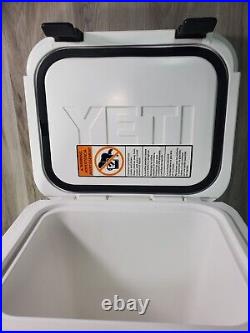 2 Psc Set Yeti Roadie 24 Hard Cooler White Plus 20oz Teti Rambler Black NEW