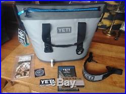 2018 Yeti Hopper Two 30 Gray / Blue NEW WITH TAGS soft zipper cooler NO RESERVE