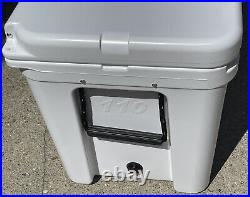 $550 YETI TUNDRA 110 Cooler HUGE Store Display Nothing Ever Inside No Warranty