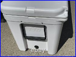 $550 YETI TUNDRA 110 Cooler HUGE Store Display Nothing Ever Inside No Warranty