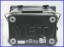 BRAND NEW YETI Roadie 20 Cooler Charcoal Free Shipping! YR20C Ice Chest