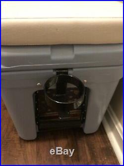 CUSTOM YETI 45qt Cooler with accessory BARELY USED