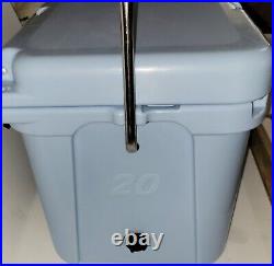 Ice Blue Yeti Cooler Roadie 20 Excellent Out Of Production