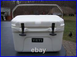 L@@k Yeti Cooler Rare 25 Qt