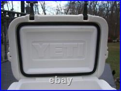 L@@k Yeti Cooler Rare 25 Qt