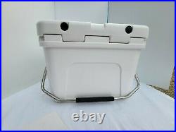 NEW DISCONTINUED WHITE YETI ROADIE 20 COOLER NWT 19x13x14 Travel Golf Boat