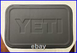 NEW WITH TAGS YETI HOPPER FLIP 18 in (Charcoal Color)