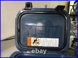 NEW YETI Roadie 24 Insulated Chest Cooler, Navy Blue (10022010000)