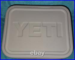 NEW! Yeti Hopper Flip 12 Soft Cooler, Navy 9409 Free Shipping NIB