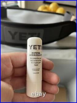 NWT Yeti Hopper Flip 8 Soft Cooler Charcoal (18010130001)