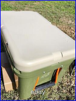 New High Country Yeti Tundra 45 Hard Ice Chest Cooler, Rare, Limited Edition
