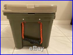 Out Of Production Two Tone Yeti High Country Tundra 45 Cooler -nwt Unregestered