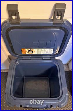 Roadie 24 2.0 Hard Cooler Navy