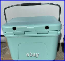 Used YETI ROADIE 20 COOLER SEAFOAM with handle Discontinued RARE VERY NICE