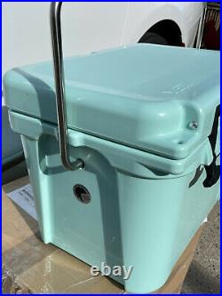 Used YETI ROADIE 20 COOLER SEAFOAM with handle Discontinued RARE VERY NICE