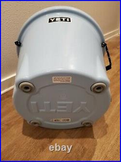 VERY RARE / DISCONTINUED NEW with TAGS YETI 45 TANK ICE BLUE BUCKET COOLER