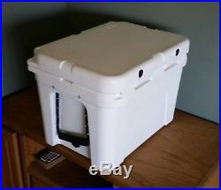 YETI-35 QT. Tundra-COOLER-WHITE-Brand NewithNever used! Camping
