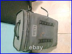 YETI Backpack Cooler, gray, used only a few times, 18 inchesta