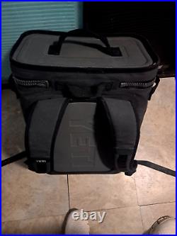 YETI Backpack Cooler, gray, used only a few times, 18 inchesta