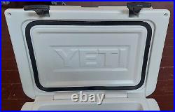 YETI CAMPING ROADIE 20 Hard Cooler (White) Pre-owned