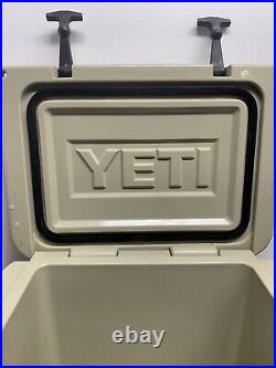 YETI Cooler Roadie 20 Hard Cooler Desert Tan with Handle