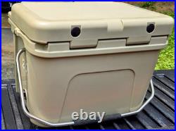 YETI Cooler Roadie 20 Hard Cooler Desert Tan with Handle