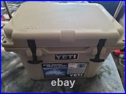 YETI Cooler Roadie 20 Hard Cooler Desert Tan with Handle RARE