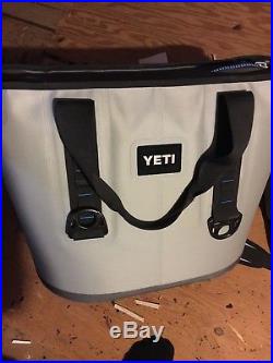 YETI Hopper 30 Cooler Leakproof Grey/Blue New in Box Condition YHOP30