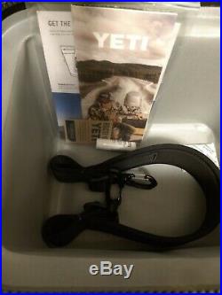 YETI Hopper FLIP 12 can CHARCOAL Cooler WithStrap NEW WITH TAGS FREE SHIPPING