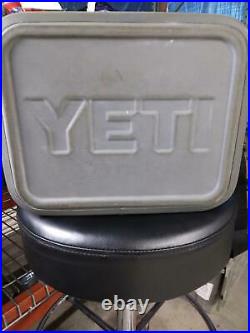 YETI Hopper Flip 12 Portable Cooler, Fog Gray/Tahoe Blue