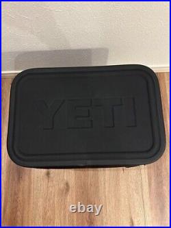 YETI Hopper Flip 18 Cooler Black, Newwithtag