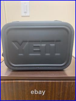 YETI Hopper Flip 8 Soft Cooler BLACK NEW FREE SHIPPING