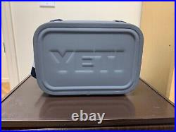 YETI Hopper Flip 8 Soft Cooler Navy NEW FREE SHIPPING