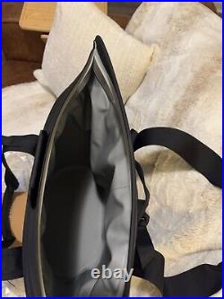 YETI Hopper M15 Soft Cooler With Strap Black Model HOPPM15 New With Tags