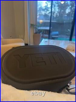 YETI Hopper M15 Soft Cooler With Strap Black Model HOPPM15 New With Tags