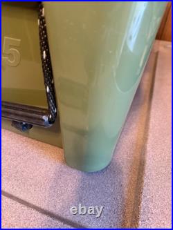 YETI OG Duck Camo Tundra 45 Cooler