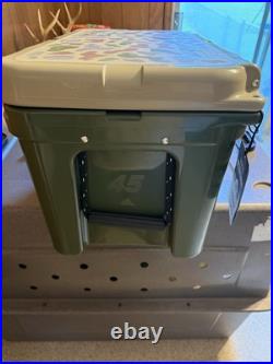 YETI OG Duck Camo Tundra 45 Cooler