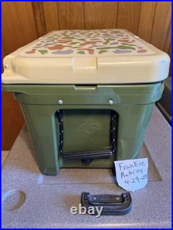 YETI OG Duck Camo Tundra 45 Cooler