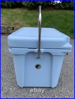 YETI ROADIE 20 COOLER ICE BLUE Discontinued Rare Used