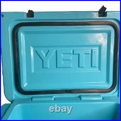 YETI ROADIE 20 REEF BLUE Hard Cooler With Handle Rare Hard To Find