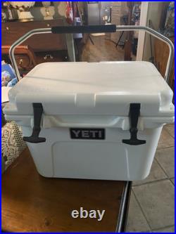 YETI Roadie 20 Cooler White w Metal Handle And Plug Retired