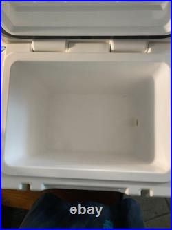 YETI Roadie 20 Cooler White w Metal Handle And Plug Retired