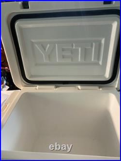 YETI Roadie 20 Cooler White w Metal Handle And Plug Retired