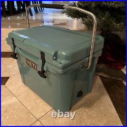 YETI Roadie 20 Cooler With Handle, River Green