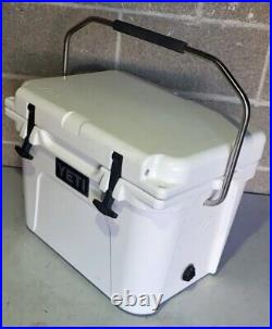 YETI Roadie 20 Cooler With Handle White. Exc. Clean Condition