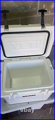 YETI Roadie 20 Cooler With Handle White. Exc. Clean Condition