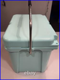 YETI Roadie 20 Hard Cooler Seafoam Limited Edition (Discontinued)