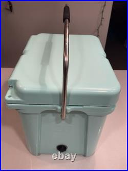 YETI Roadie 20 Hard Cooler Seafoam Limited Edition (Discontinued)