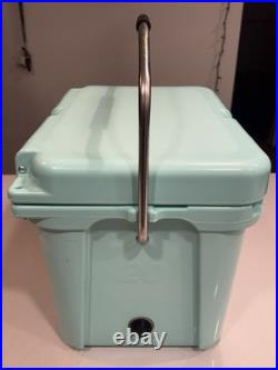 YETI Roadie 20 Hard Cooler Seafoam Limited Edition (Discontinued)