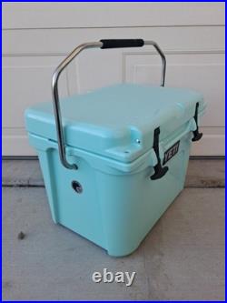 YETI Roadie 20 Hard Cooler Seafoam Limited Edition Discontinued With Paperwork